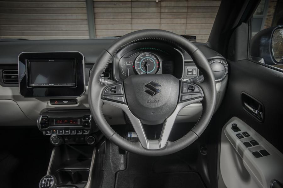 Панель приборов Suzuki Ignis SZ5 2016 года  (UK) (фото 14 из 43)